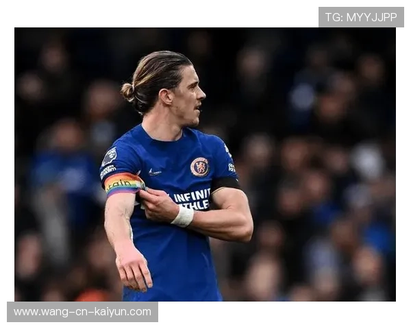 切尔西反复利用弱侧制造空档,加拉格尔频繁前插 切尔西反复利用弱侧制造空档,加拉格尔频繁前插